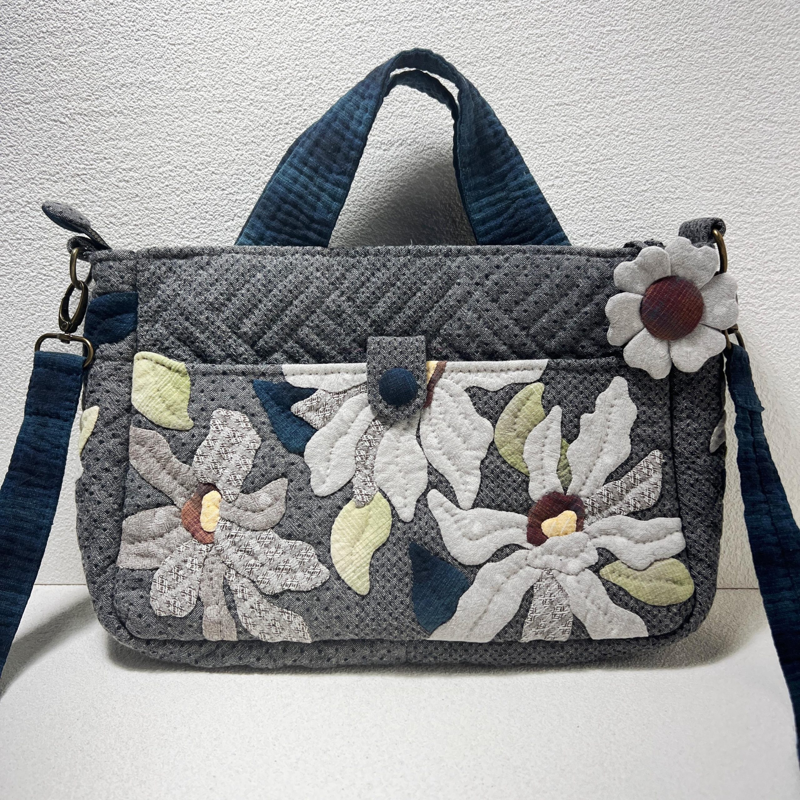 Elegant Ivory Wildflower Appliqué Quilted Fabric Handbag