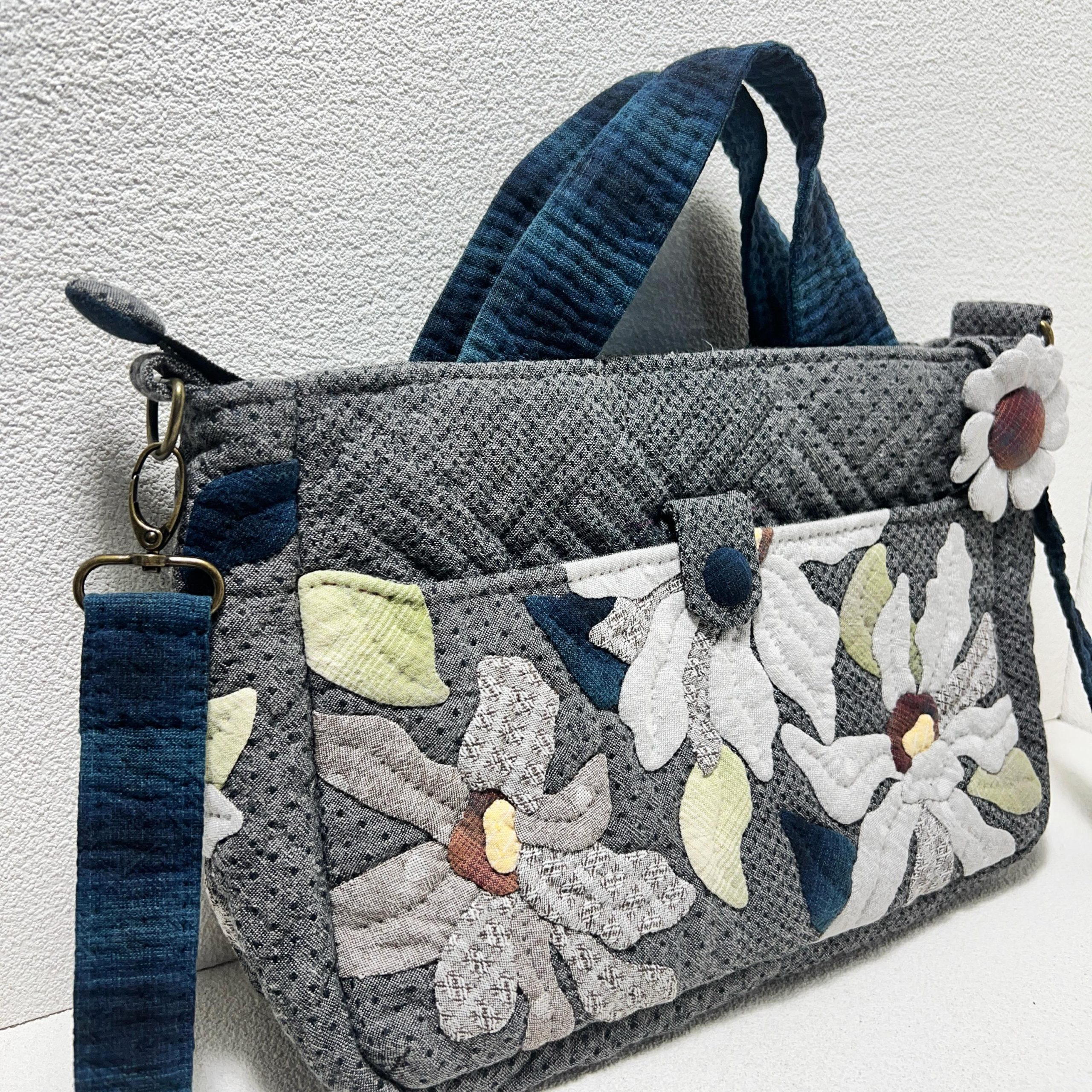Elegant Ivory Wildflower Appliqué Quilted Fabric Handbag - Image 2