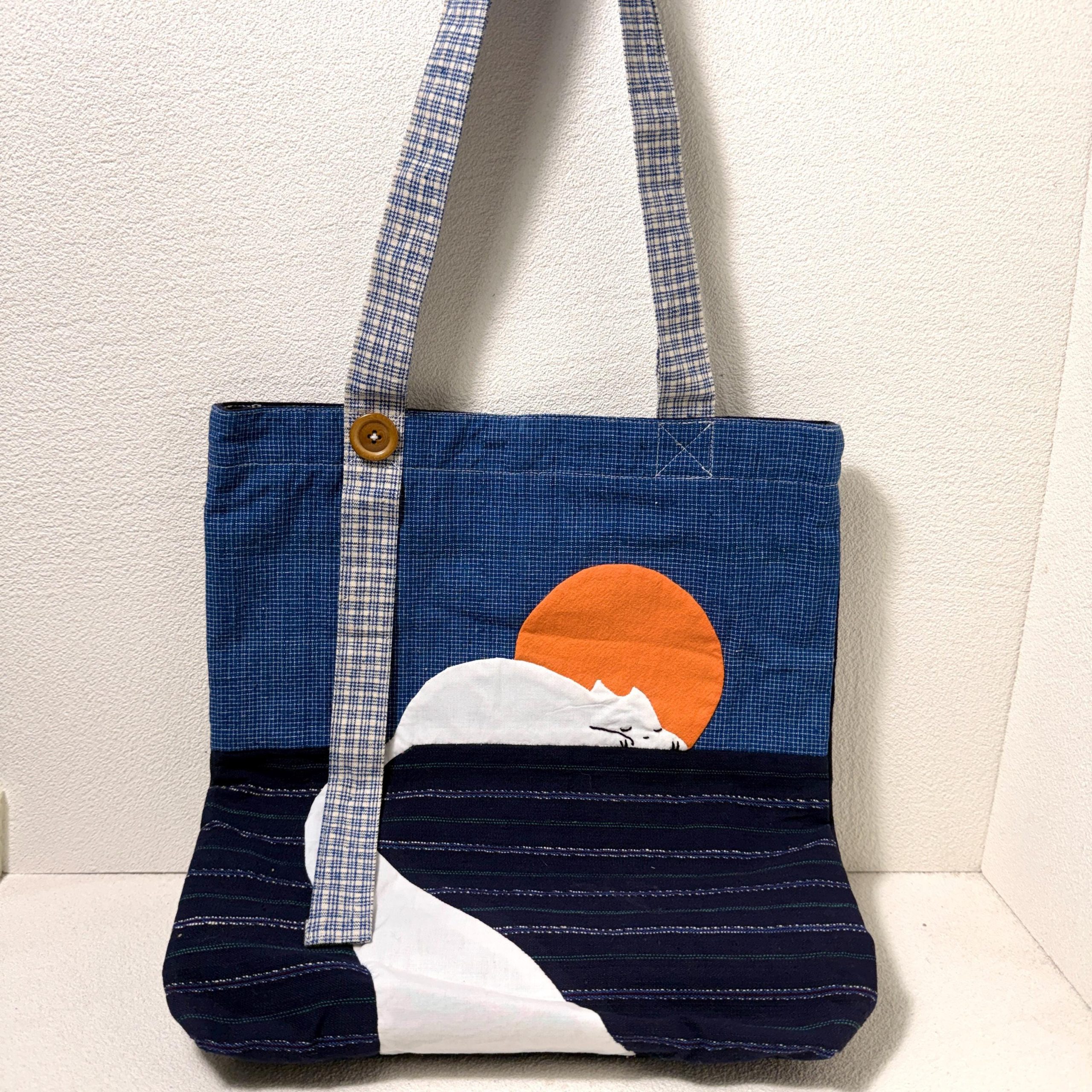 Minimalist Sunset Sleeping Cat Appliqué Fabric Tote Bag